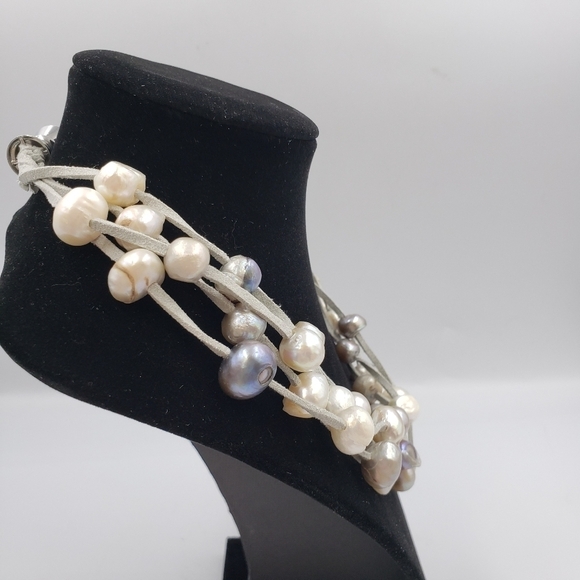 Freshwater Pearls on Suede Necklace Choker Grey Iridescent White 4 Strands - Picture 5 of 14
